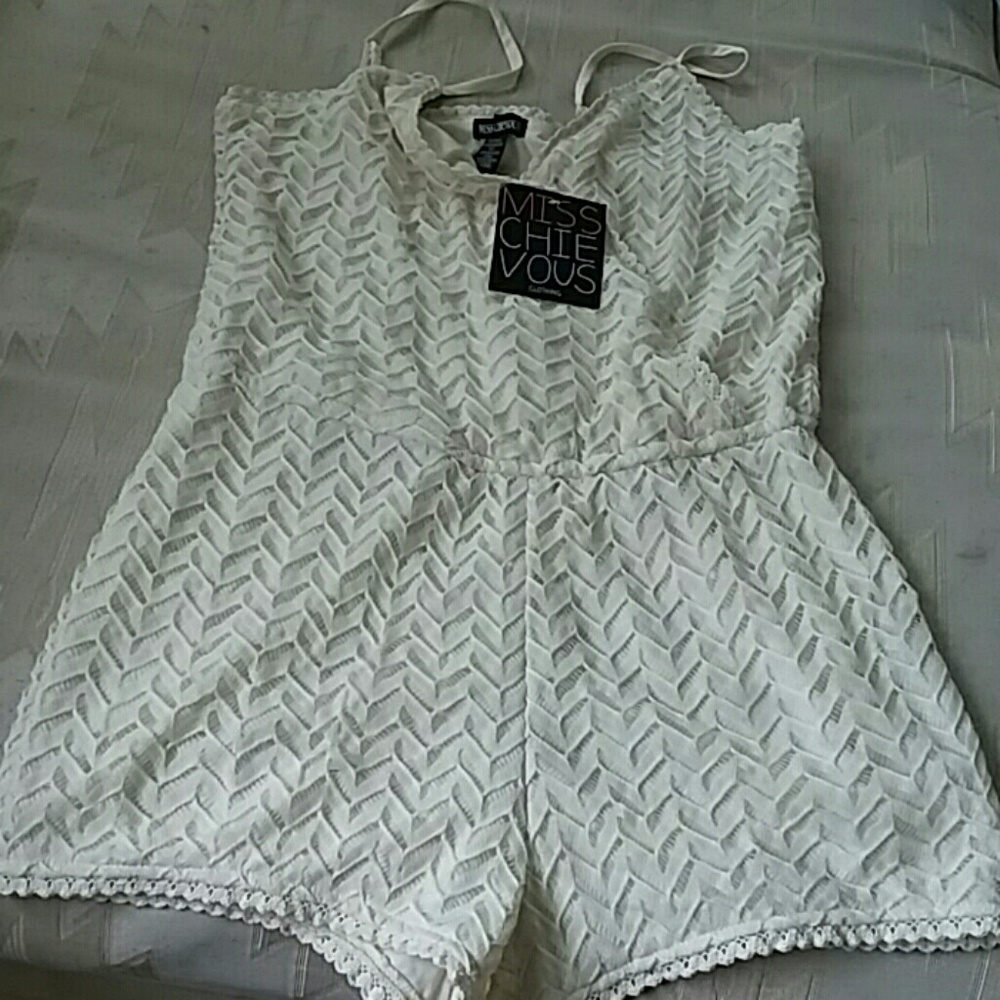 White romper - Picture 3 of 3